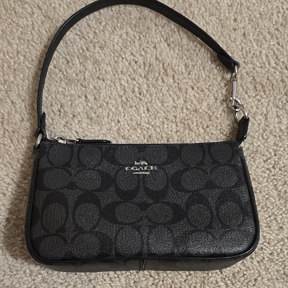 Coach Nolita 19